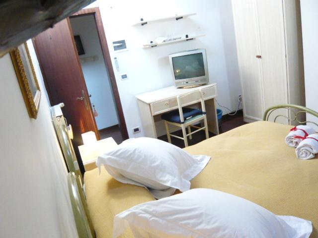 Villa Gabriella B&B - Apartments Венеция-Лидо Экстерьер фото