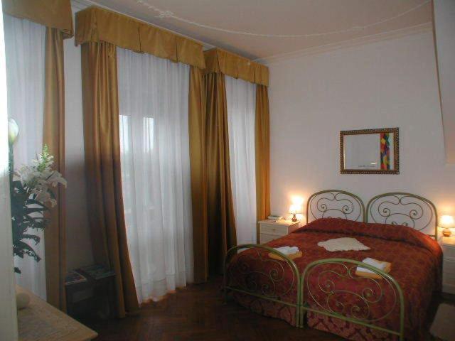 Villa Gabriella B&B - Apartments Венеция-Лидо Экстерьер фото