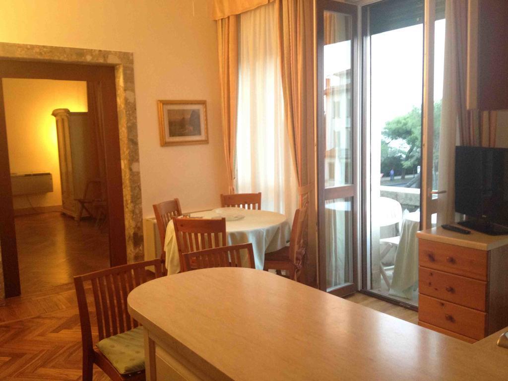 Villa Gabriella B&B - Apartments Венеция-Лидо Экстерьер фото